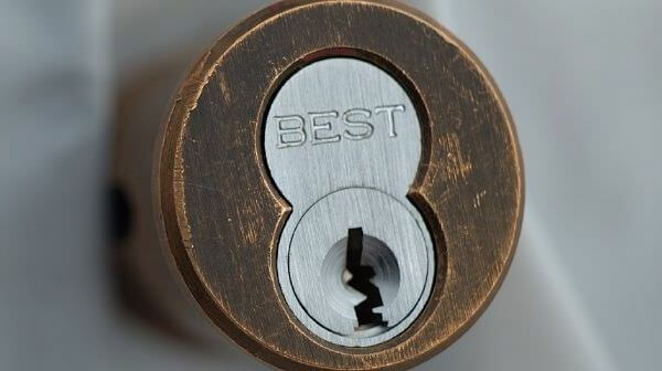 Замена личинки замка входной двери в Красногорске